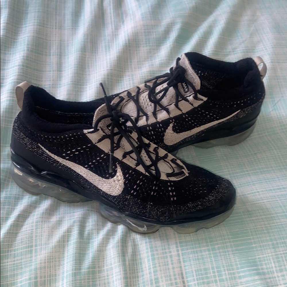 Nike vapor max Black and White Sneakers
